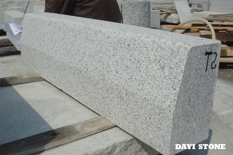 French Kerbstone T2 Top Bushhammered others sawn 100x15x25cm - Dayi Stone